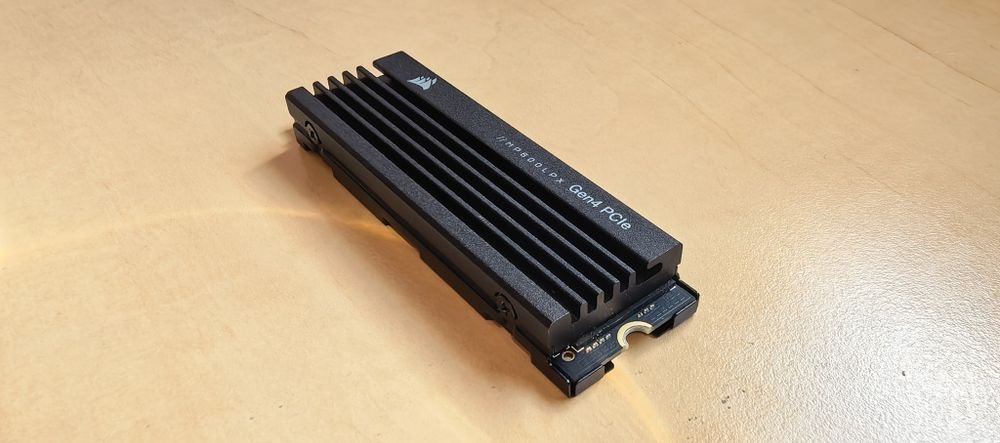 SSD Corsair MP600 PRO LPX _2TB gen 4 x4 cu RADIATOR_PC/Laptop/PS5_100% Health _Citire 7100MB/s_Scriere 6800Mb/s__NOU__