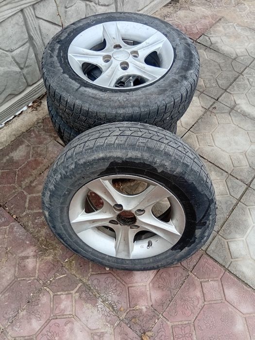 Продам диски с резиной зимние