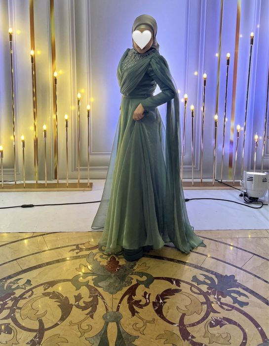 Платье с длинными руковами