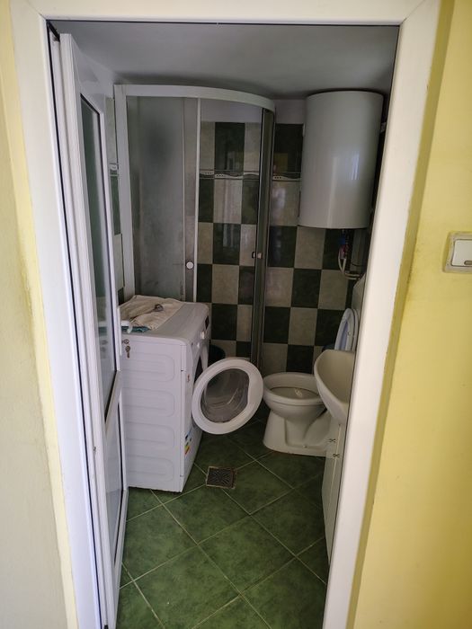 Teren +casa bătrânească,ideal pentru construcție și renovare