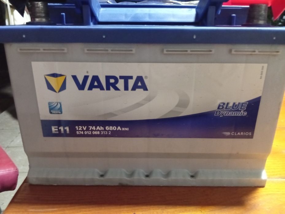 Acumulator auto Varta  in perfecta stare de functionare