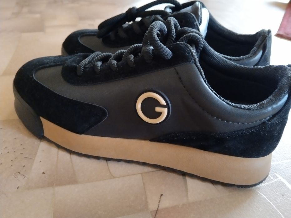 Кроссовки  продается  мужской