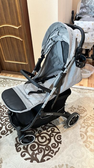 Продам прогулочную коляску