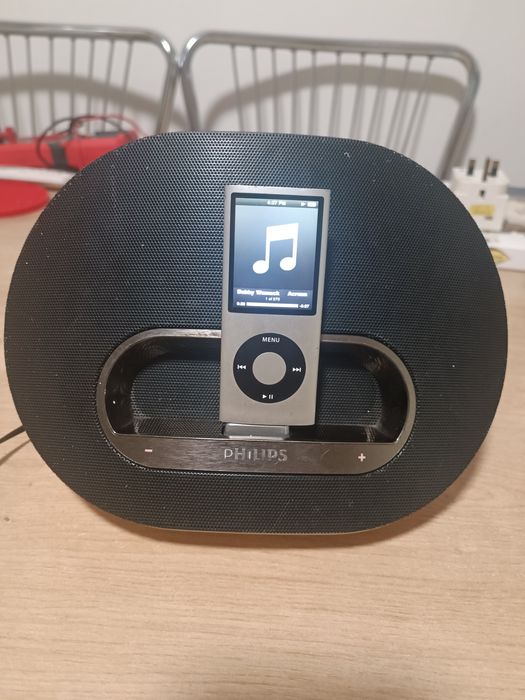Boxă Philips DS3100/12 + iPod 8GB – Sunet puternic, design premium