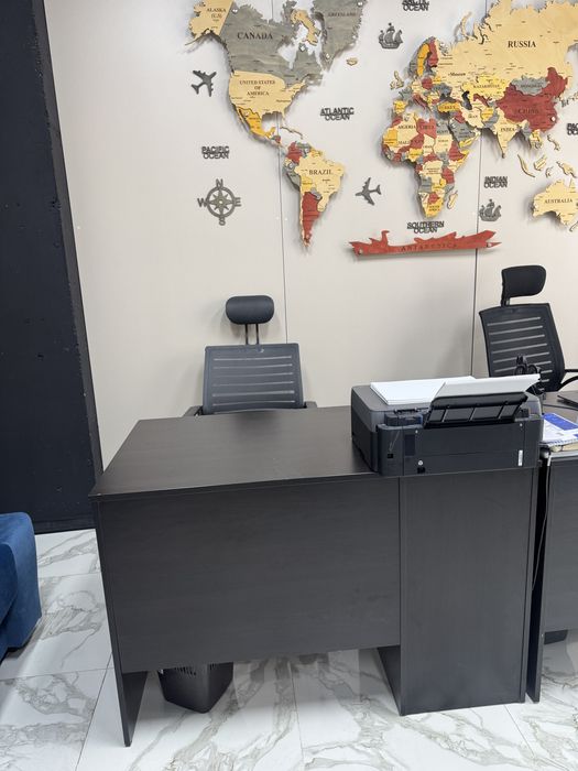 Продается офисный комплект: стол + кресло