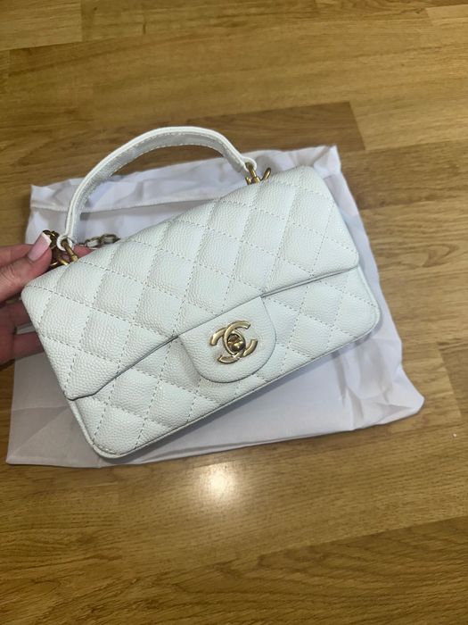 Дамска чанта в бял цвят