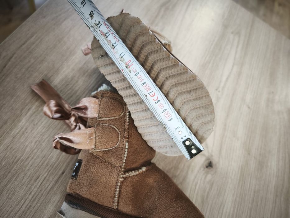 Ugg bebe mărimea 19