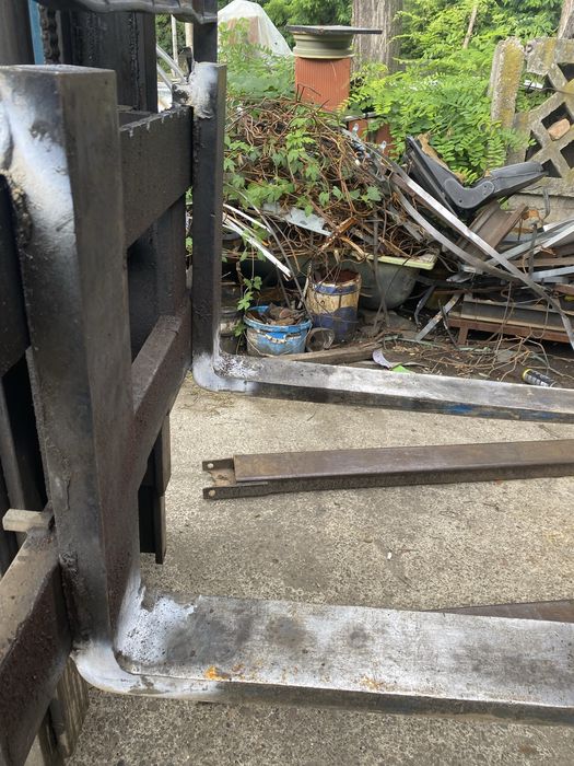 Manitou  MC25 ,  lame si prelungitoare motostivuitoare