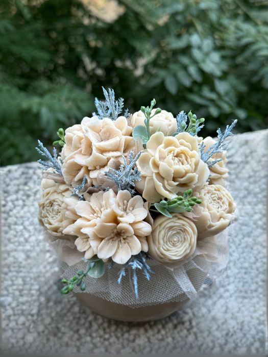 Букет от соеви свещи -кутий и керамични кашпи