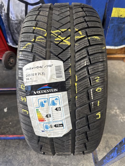245/35/21 Vredestein 96Y