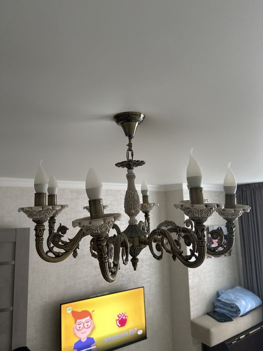 Продам люстру 20000