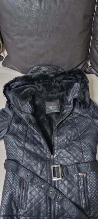 Vând geaca damă purtata 1singura dată