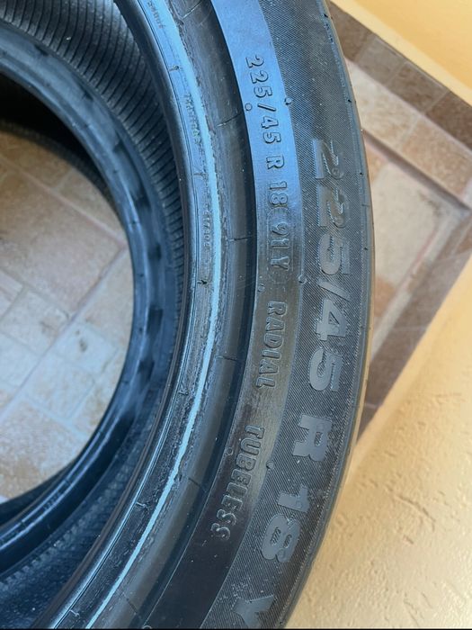 Vând 2 anvelope 225 45 R18, continental, RunFlat