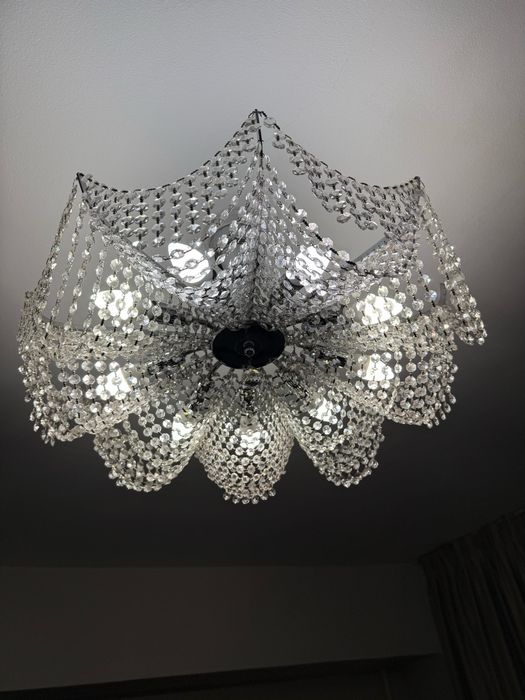 Продам хрустальную люстру