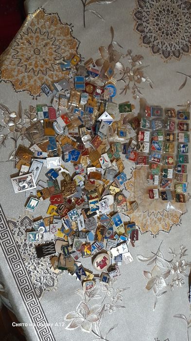 Продаются значки