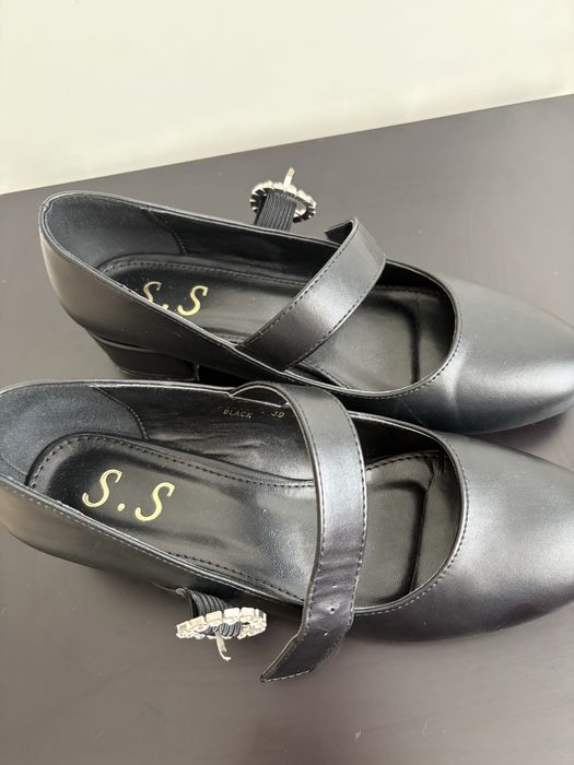 Елегантни обувки с нисък ток