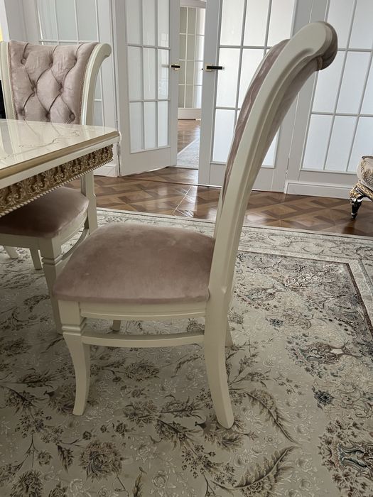 Стол для гостиной