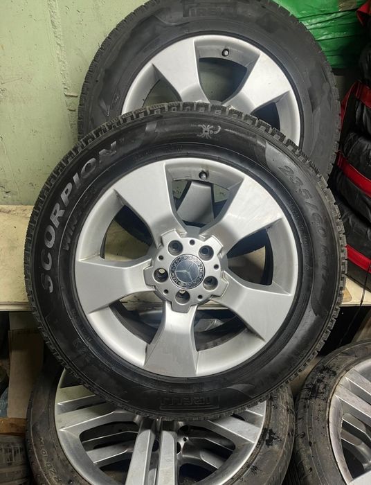 Set 4 jante cu cauciucuri iarna  Pirelli GLK 220 CDI  235/ 60 R17