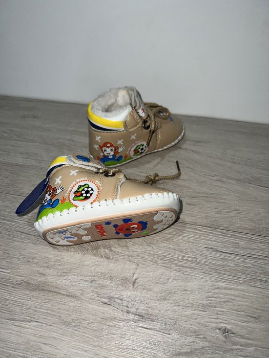 Детская обувь кроссовки сандали