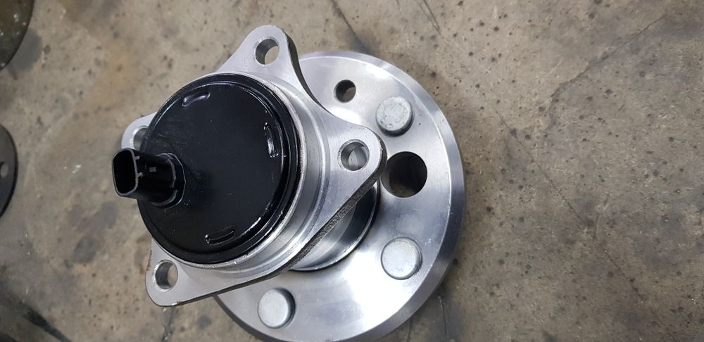 Ступица с подшипником на лексус RX 330