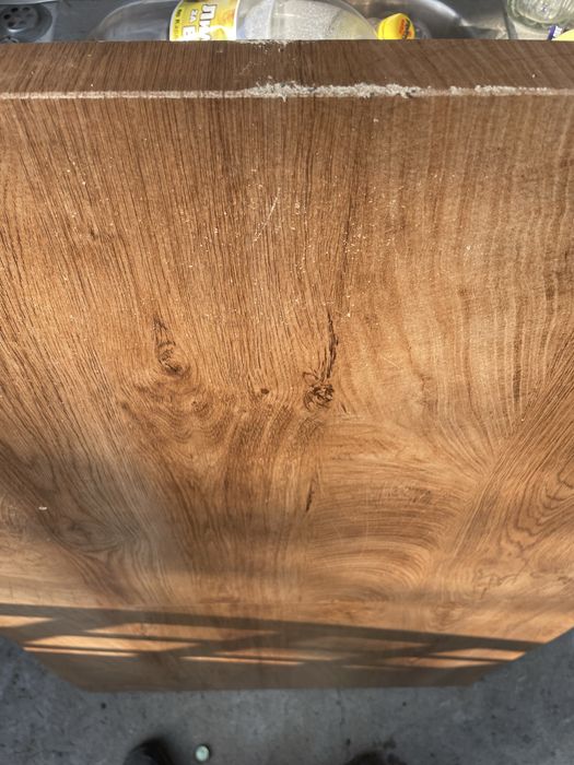 Продавам трапезна маса Dickson 120