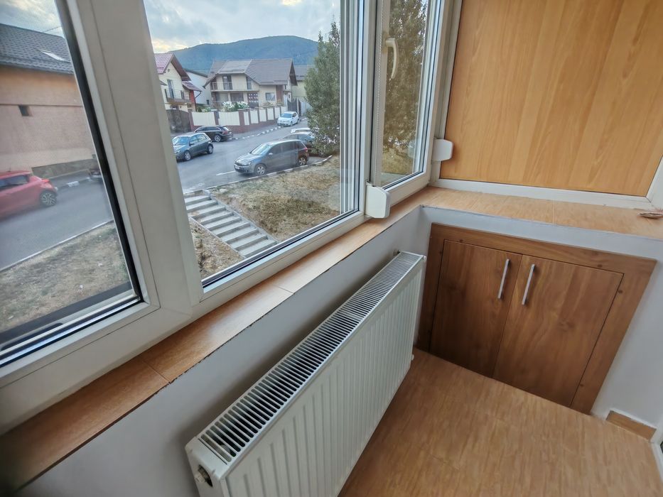 Oportunitate Apartament 3 camere Codlea, zona Nordului – renovat, mobilat și utilat — fotografia 3