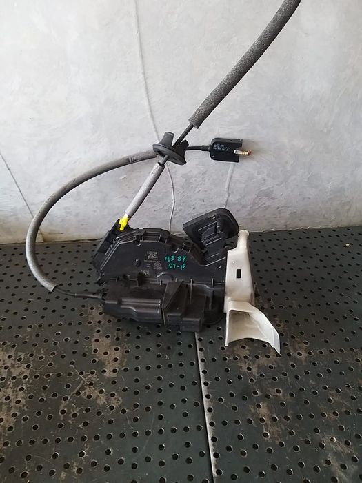 Broasca usa stanga fata audi a3 8y b5c5tb837015c