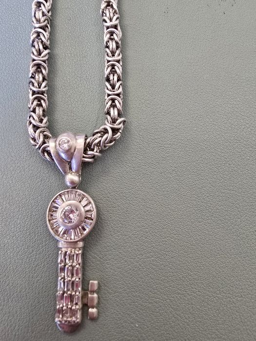 Сребърно колие с ключ 925