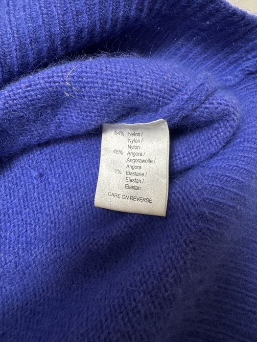Син пуловер с ангорска вълна