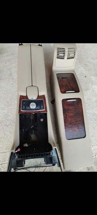 Два салона на Mercedes CLS W218 Перфектни