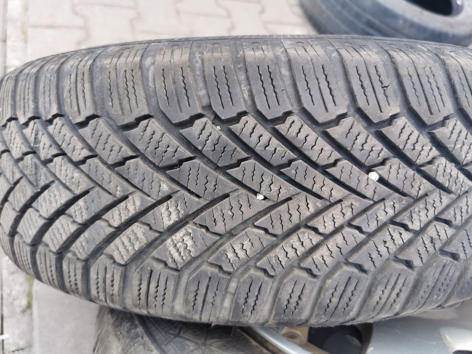 Jante de tabla pe 15'cu capace si cauciucuri continental de iarna