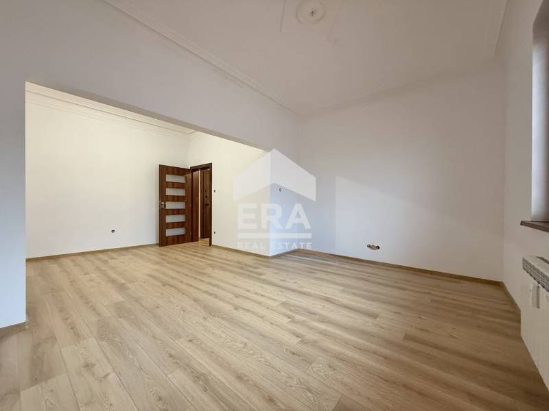 Продава се Двустаен апартамент в София, Център - 65 кв.м за 2197 €/кв.м - Снимка #2