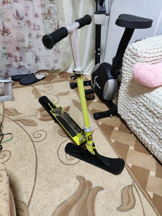 Снегокат-самокат.