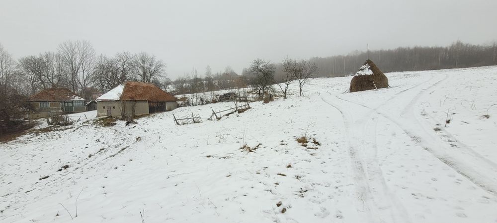 Casa batraneasca și teren