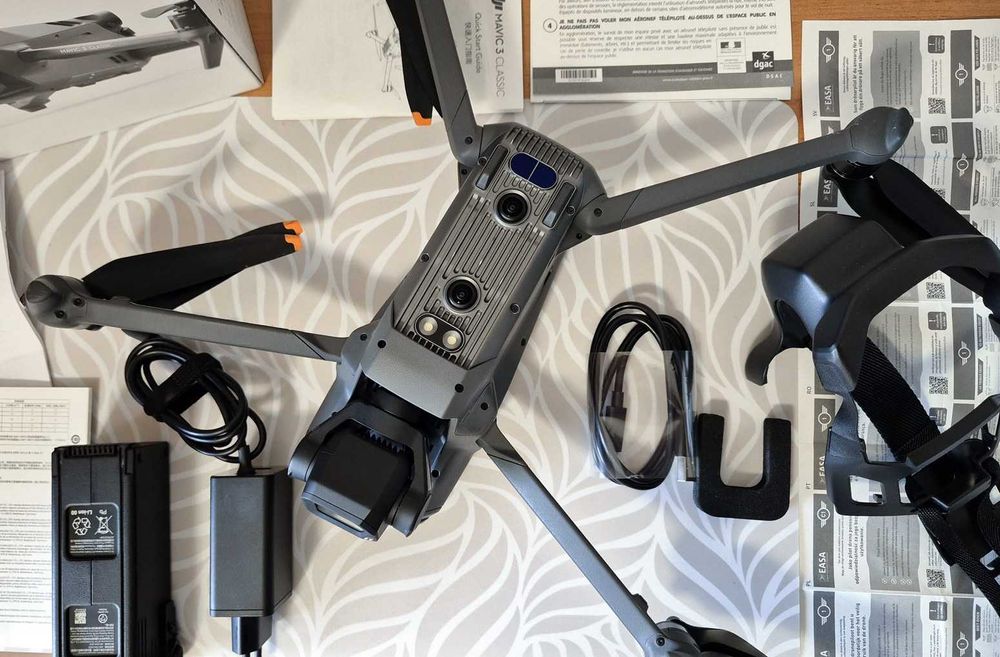 DJI Mavic 3 Classic тяло с батерия