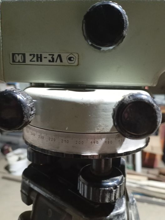 Нивелир оптический