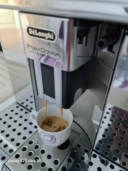 Кафемашина Delonghi PrimaDonna avant ESAM 6700