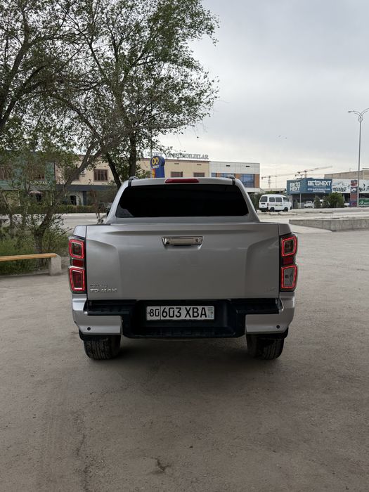 Isuzu D-Max 2023 pikap
