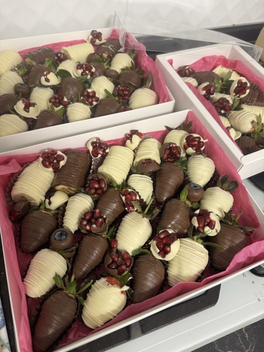 Клубника в шоколаде. Натуральный 100% шоколад. Алматы.