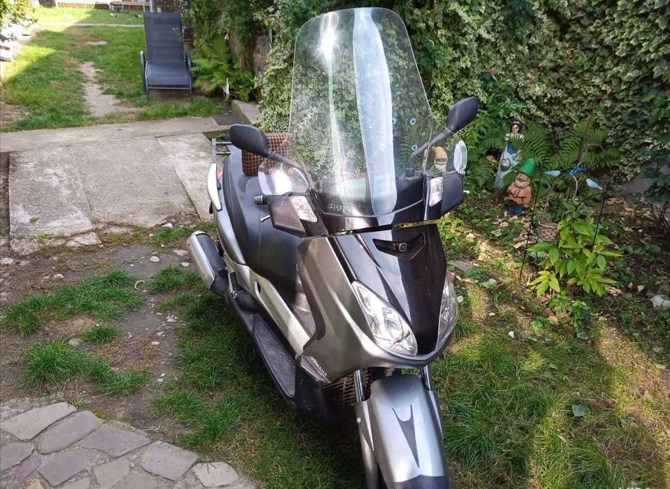 Scuter Yamaha Xmax 250 an 2008.
