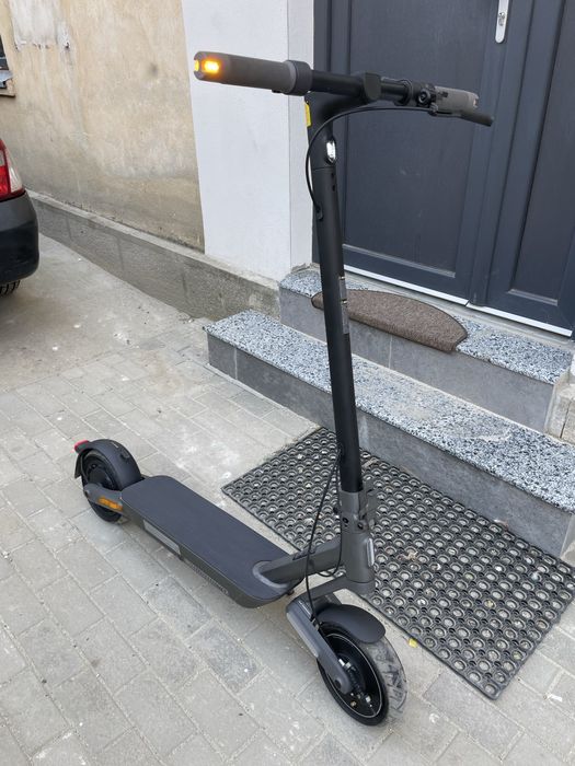 Vînd trotinetă electrică Xiaomi 4 Ultra.