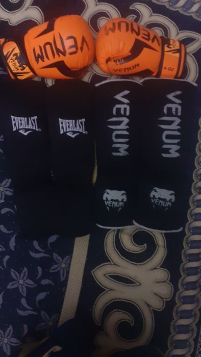 Футы и перчатки, 2футы