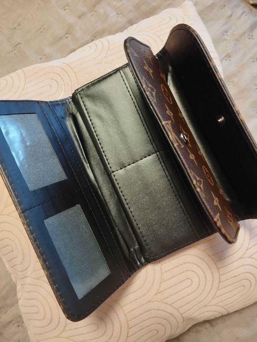 Нови елегантни портмонета Louise Vuitton, Guess