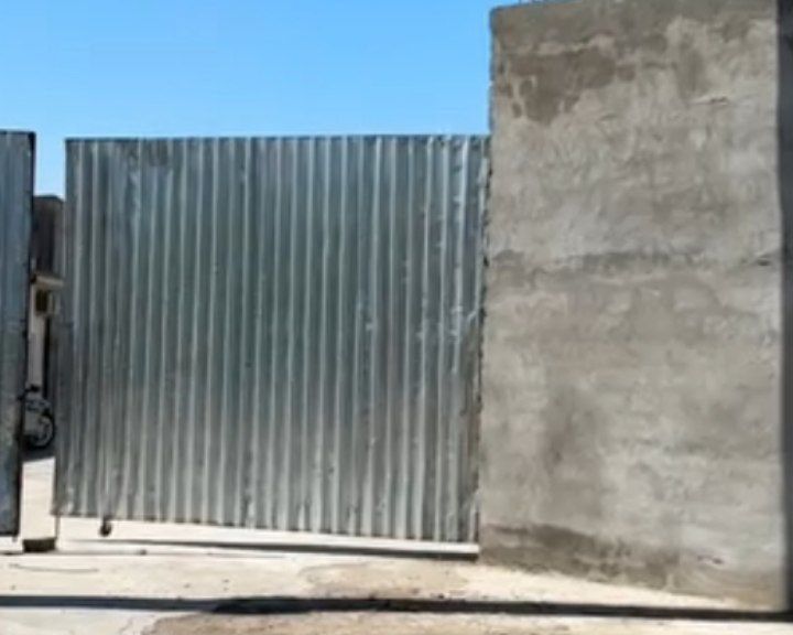 Продаётся 1 га производственная база.