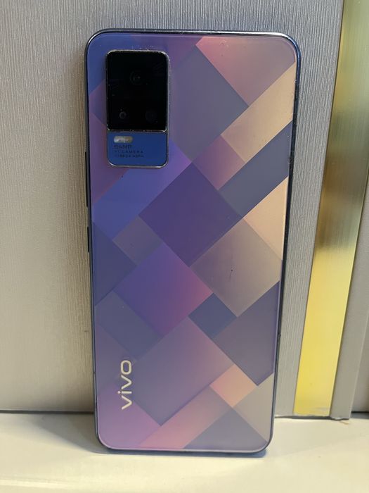 Продам Vivo V21