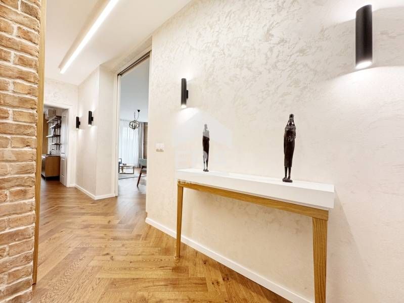 Продава се Тристаен апартамент в София, Овча купел - 138 кв.м за 1608 €/кв.м - Снимка #2