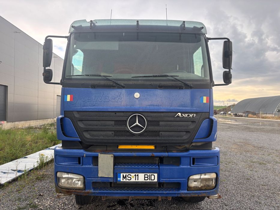 Autobasculanta. Mercedes