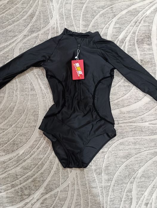 Новый купальник L размер