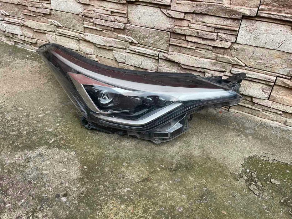 Фар десен Toyota C-HR GR Sport