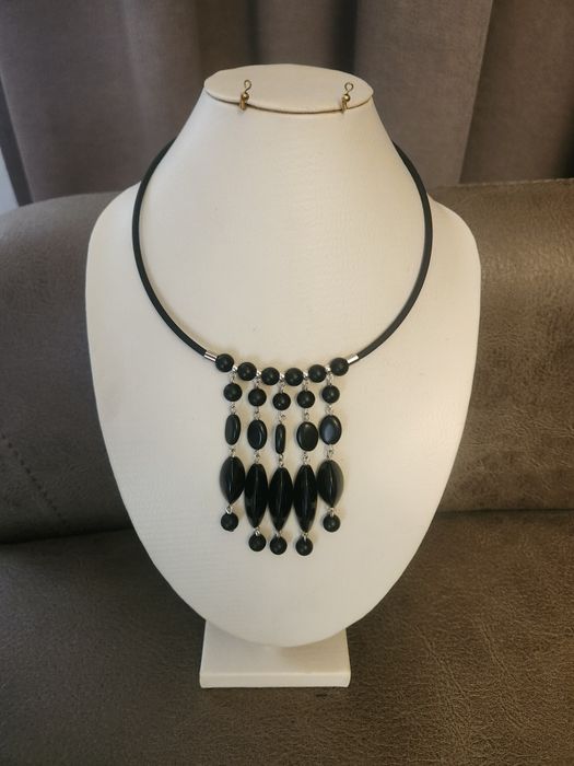 Бусы из натуральных камней